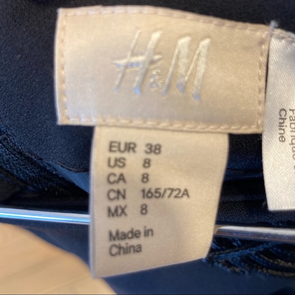 H&M Black embroidered applique mini skirt Size 8 - Picture 6 of 6